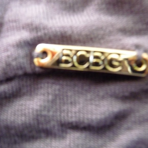 BCBG NEW VISCOSE BLEND PURPLE SLIVELESS BLOUSE WITH DECORATIVE WRAP SIZE… - Picture 3 of 4